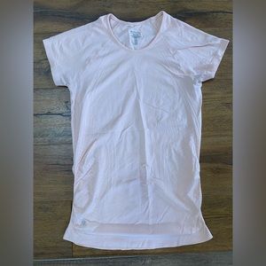 Athleta. Speed light T-Shirt in Ballerina Gown. Size: Small.